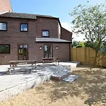 Space For 9 With Riverside Views